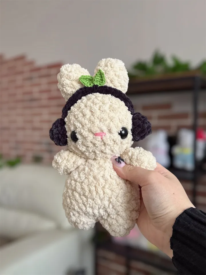 Crochet pattern set 2 in 1, wither bunny with headphones and scarf, bunny with headphones-leaves, plushie crochet bunny pattern, cute pattern