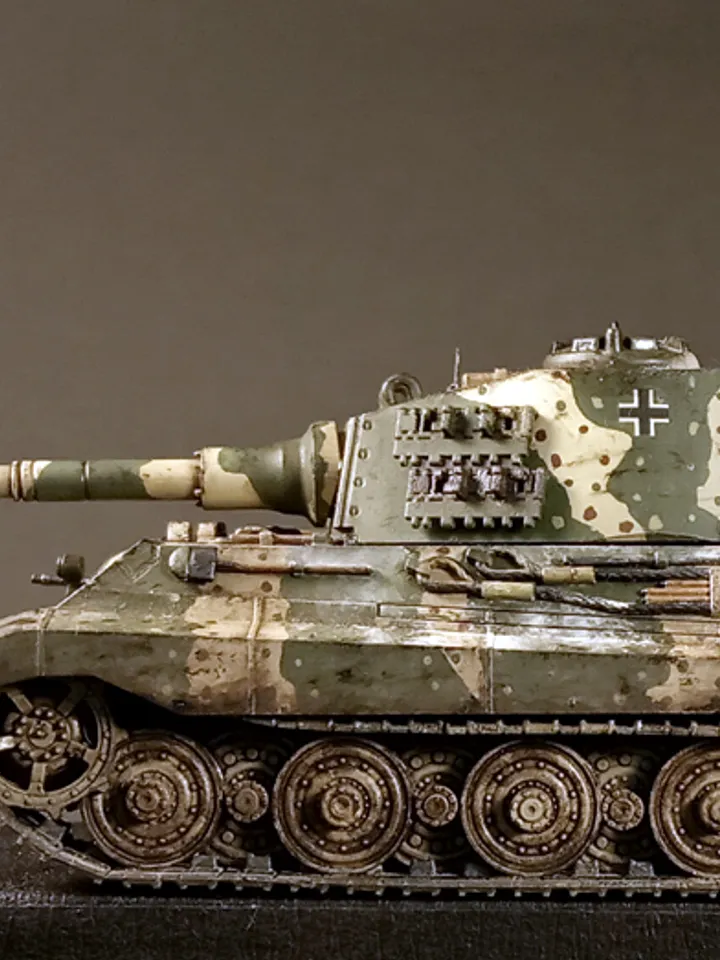 Pro Built model King Tiger Octopus camo, 1/72 scale