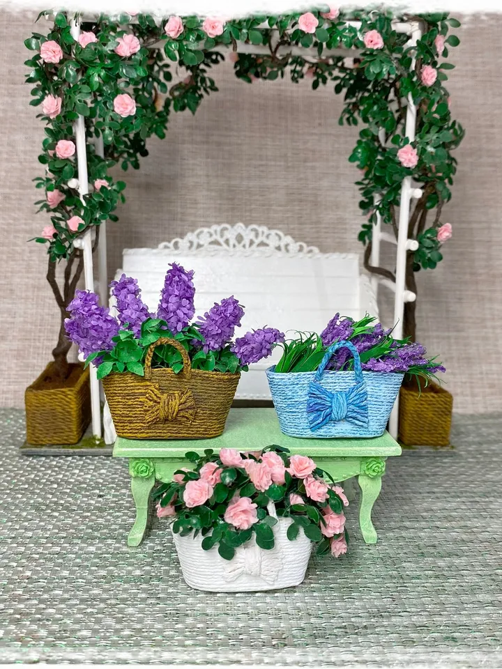 Baskets with flowers for the dollhouse. 1:12.