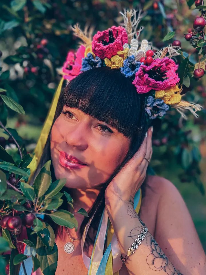 Ethnic headpiece, crowns, tiara, diadems, bridal, hair accessories, bespoke headband with handcrafted florals, crochet flower, wreath