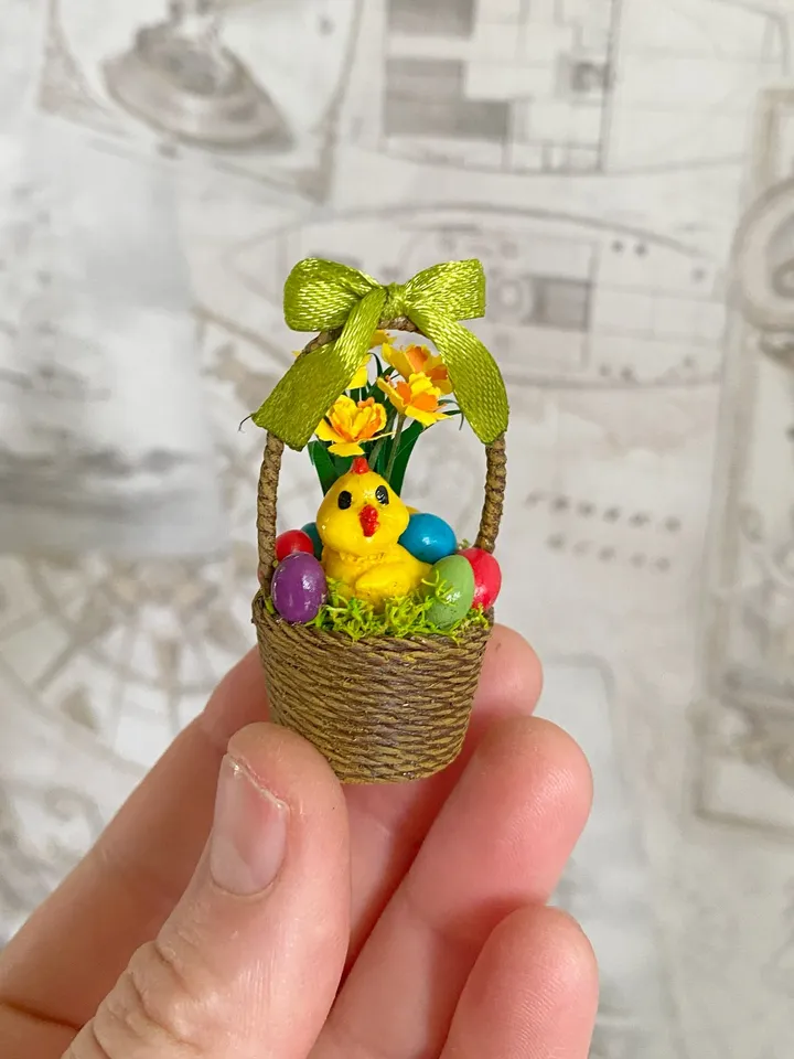 Easter basket for dollhouse. Easter miniature. 1:12.