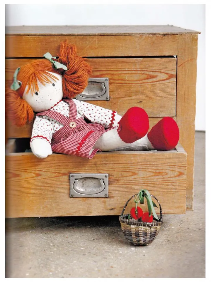 My rag doll: 11 dolls with clothes and sewing accessories