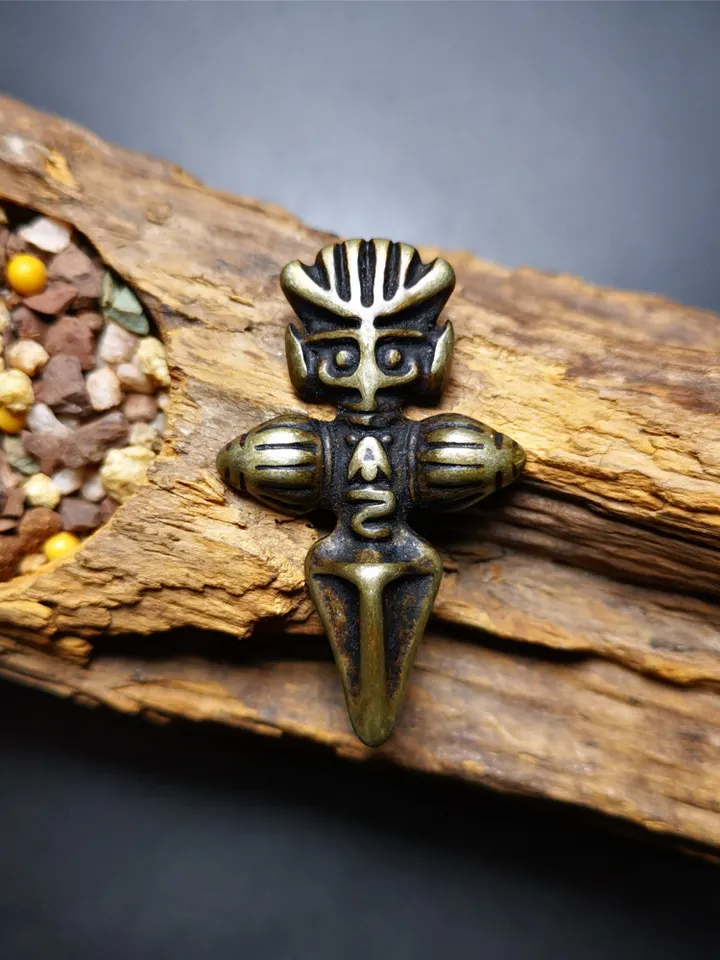 Gandhanra Antique Tibetan Buddhist Amulet,Mini Garuda,Garula,Suparna,Golden-winged Bird Pendant,Made of Copper, 1.77 Inches