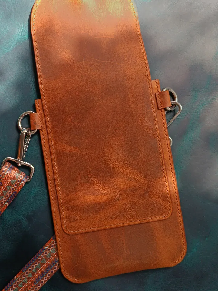 PDF Pattern Phone bag - Pattern of a small women's leather bag in PDF format - Download PDF and video tutorial. Punch pitch 4 mm.