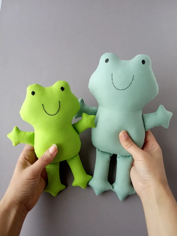 Stuffed Frog Easy Sewing Pattern PDF (2 sizes)
