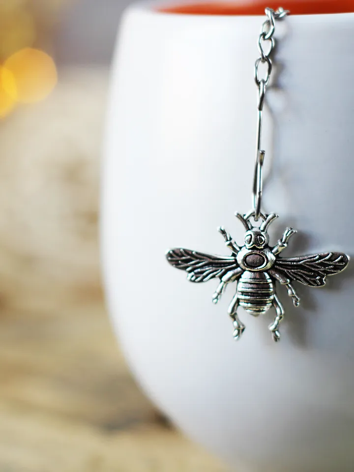 Honey bee tea ball infuser for herbal tea, Tea infuser charm bee, Tea Strainer bee pendant, loose leaf tea lover gift