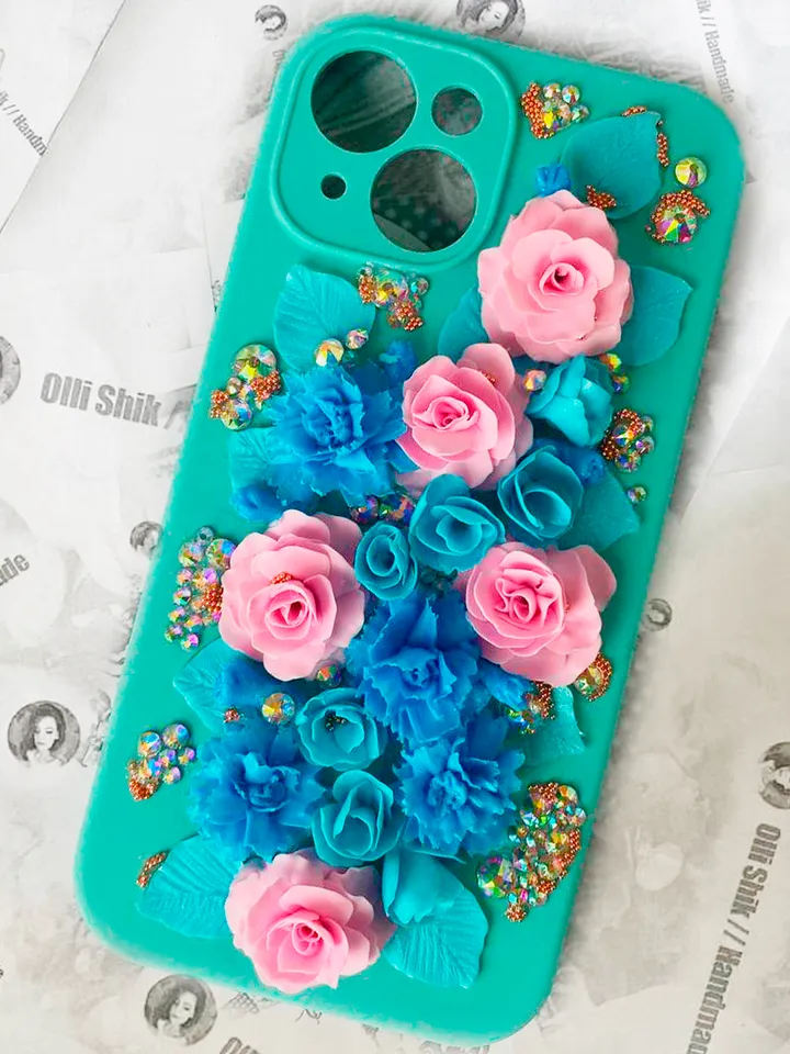 Case for Iphone 15 // color turquoise, hand decoration: flowers, rhinestones.