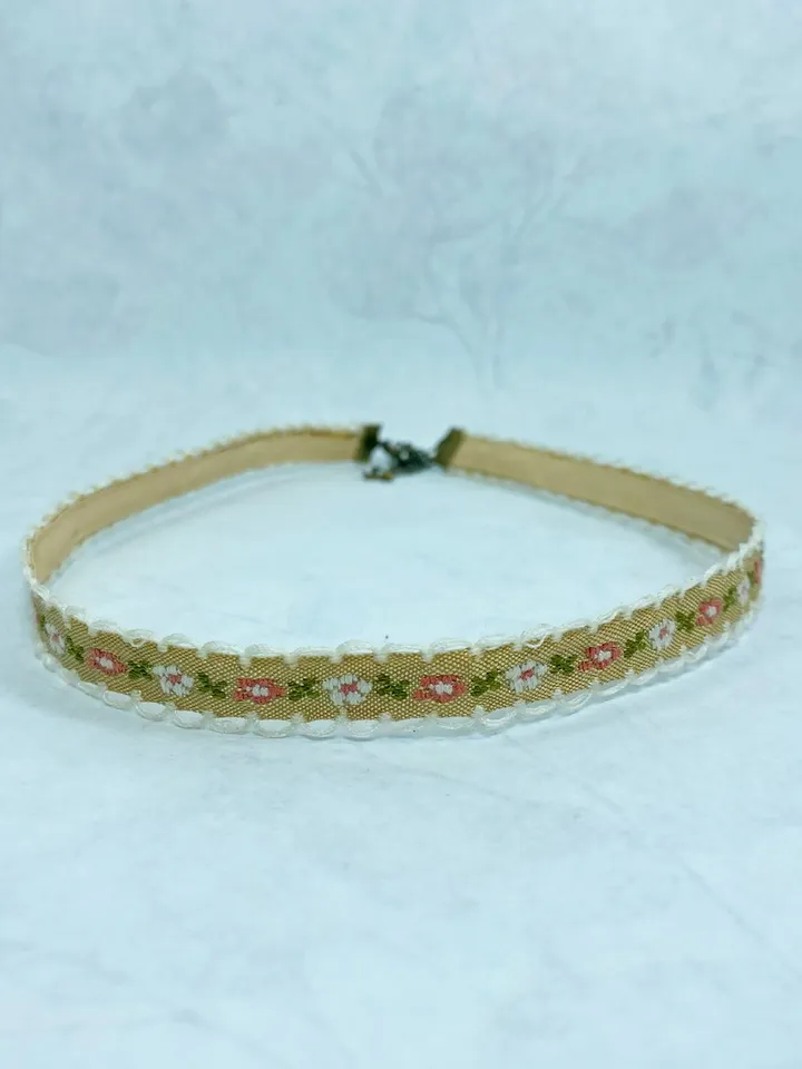 Choker around the neck. Handmade costume jewelry