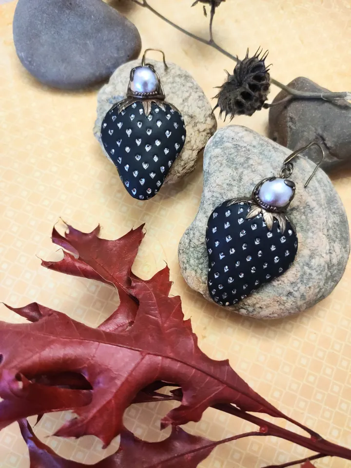 Polymer Clay Earrings Black Strawberry, Strawberry Eariings, Black Strawberry