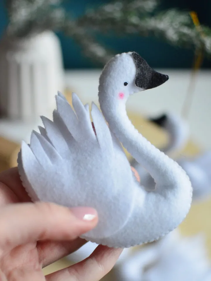 Swan ornament hand sewing for Baby room decoration, DIY baby mobile or Christmas ornament