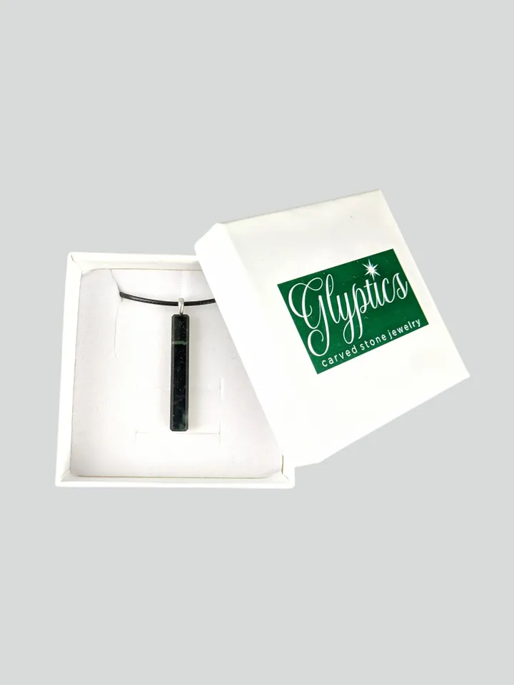 Rectangular pendant made of dark green jade in the shape of a column.