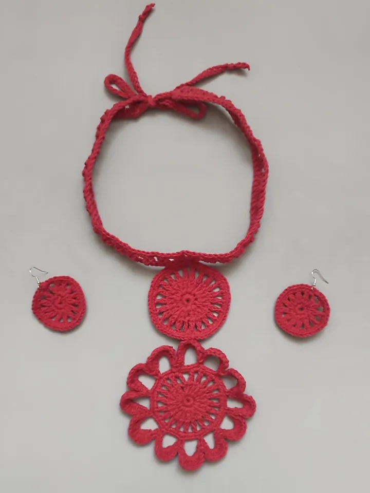 Elegant jewelry, Necklace in red