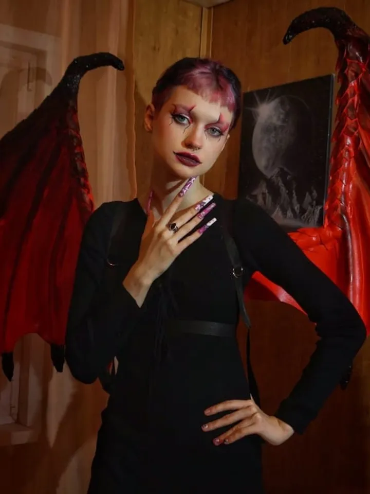 mizora,mizora cosplay,mizora wings, bat wings,red wings, red bat wings, wings cosplay, wings costume, Halloween costumes, Halloween wings