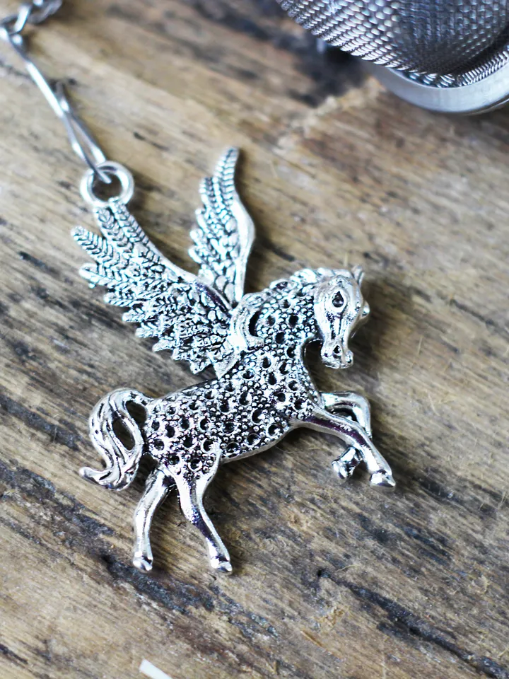 Pegasus tea infuser for loose leaf tea, Tea Maker with fantasy creature charm, Tea Steeper fantasy animals Herbal tea