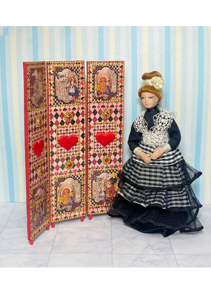 DIGITAL DOWNLOAD FOR PRINT. MANAGEMENT. Video tutorial on creating a screen for a dollhouse. 1:12