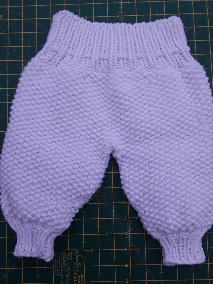 Knitted Baby Pants Pattern, Knitted Baby outfit, knitted baby clothes, knit newborn pants, knitting newborn outfit, baby gift, Knitting Pattern, PDF file in English