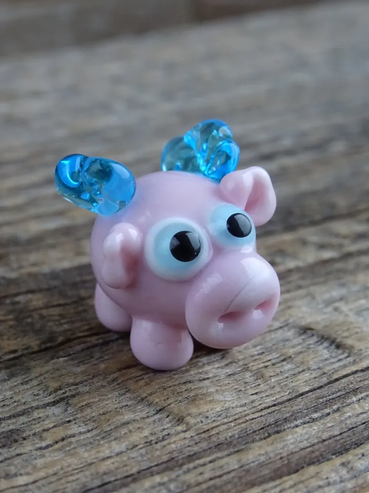 Pig figurine Flying Pig figurine Pig decor Pig statue Pig ornament Mini pig Glass pig Pig gifts Piglet Pig lover gifts Miniature animals