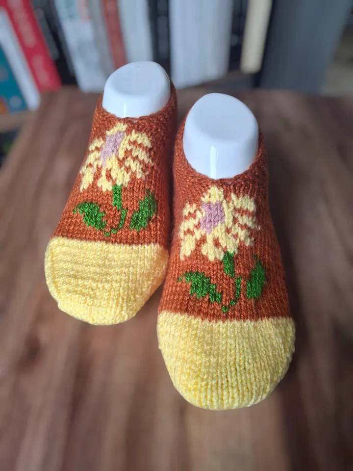WOOL SLIPPERS. Hand knitted slipper socks. Home slippers. Adult Slipper , Women Knit Slippers , Brown Warm Slipper Socks