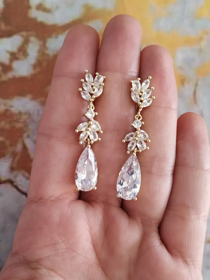 Vintage Style Wedding Earrings, Drop Bridal Earrings, Chandelier Statement Earrings, Gold Wedding Jewelry Swarovski Crystal Wedding Earrings