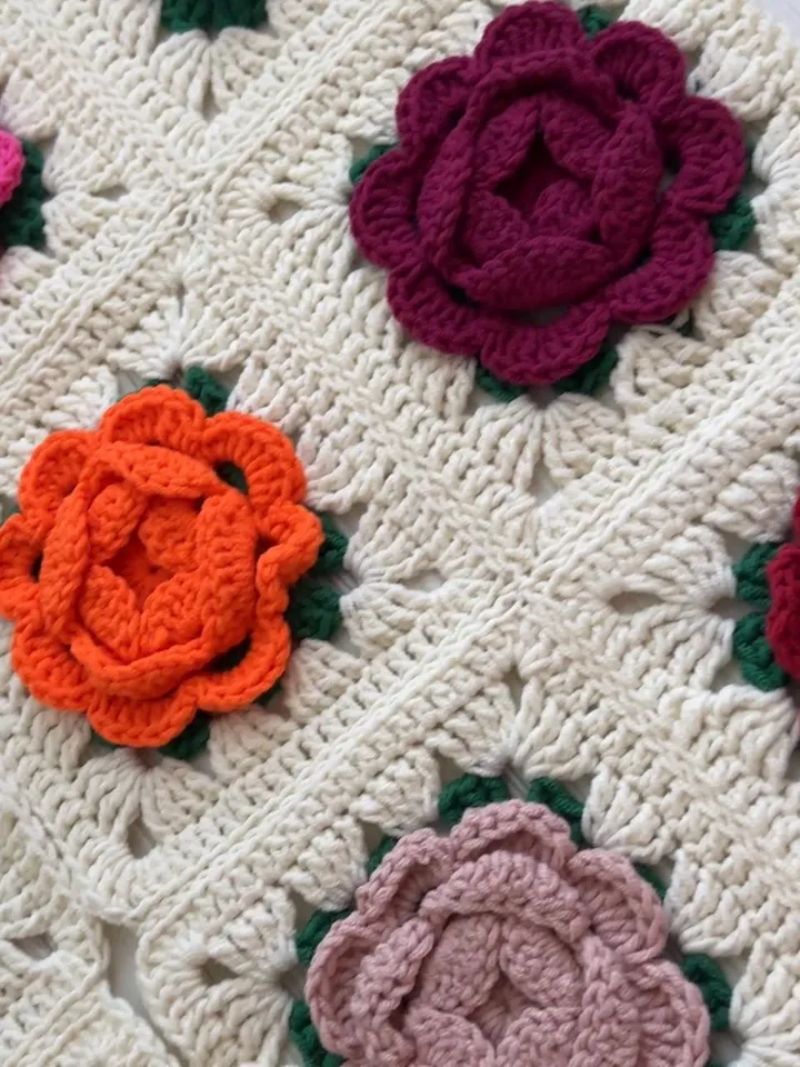 Crochet pattern granny square PDF digital instant download and video tutorial, free pattern, granny square with flower, motifs