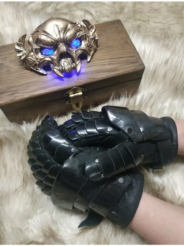 Belt buckle - Warhammer cosplay accessory - cosplay armor - Made to order - LED