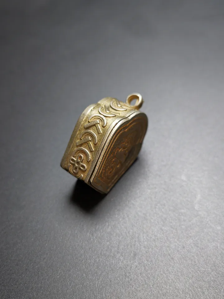Gandhanra Antique Handmade Gau Ghau Shrine, Je Tsongkhapa,Losang Drakpa,Je Rinpoche,Mini Tibetan Buddhist Altar Amulet Pendant