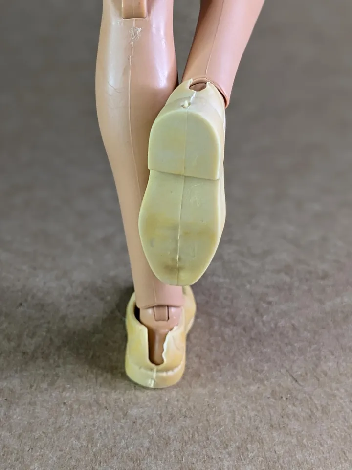 Classic tapered toe mustard shoes for 1/6 scale male dolls