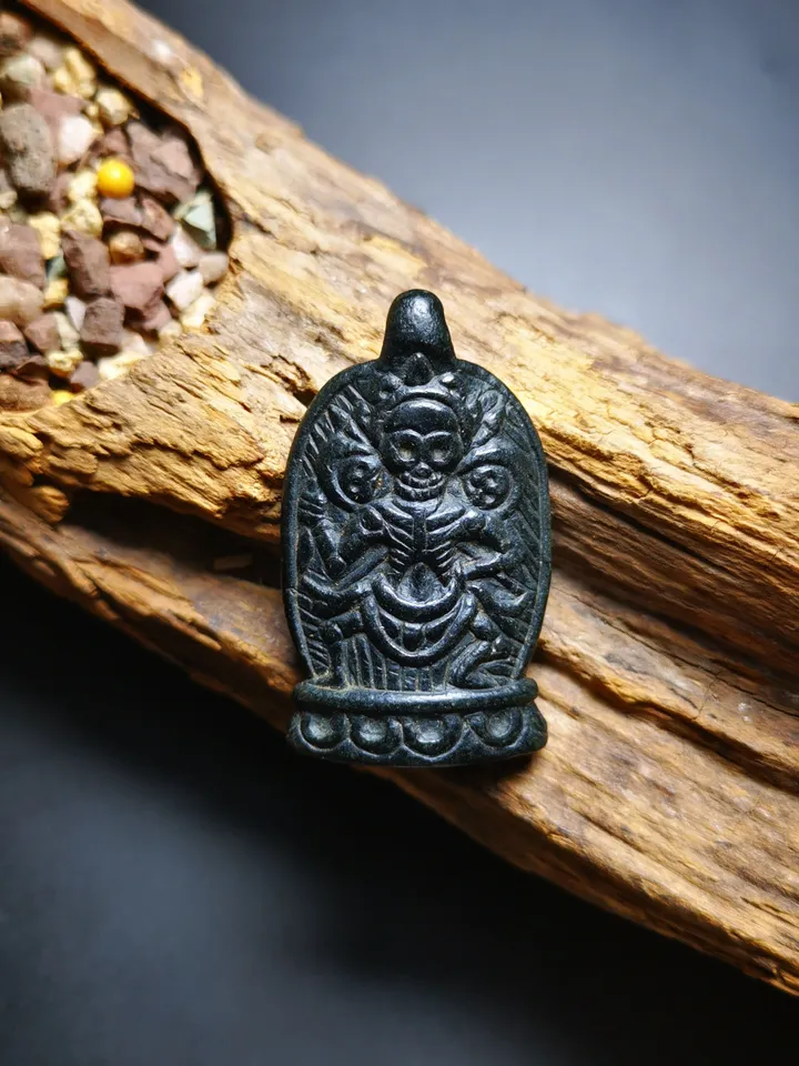 Gandhanra Antique Hand Carved Tibetan Amulet Pendant,Masters of Sitavana Skull,Made of Obsidian,100 Years Old