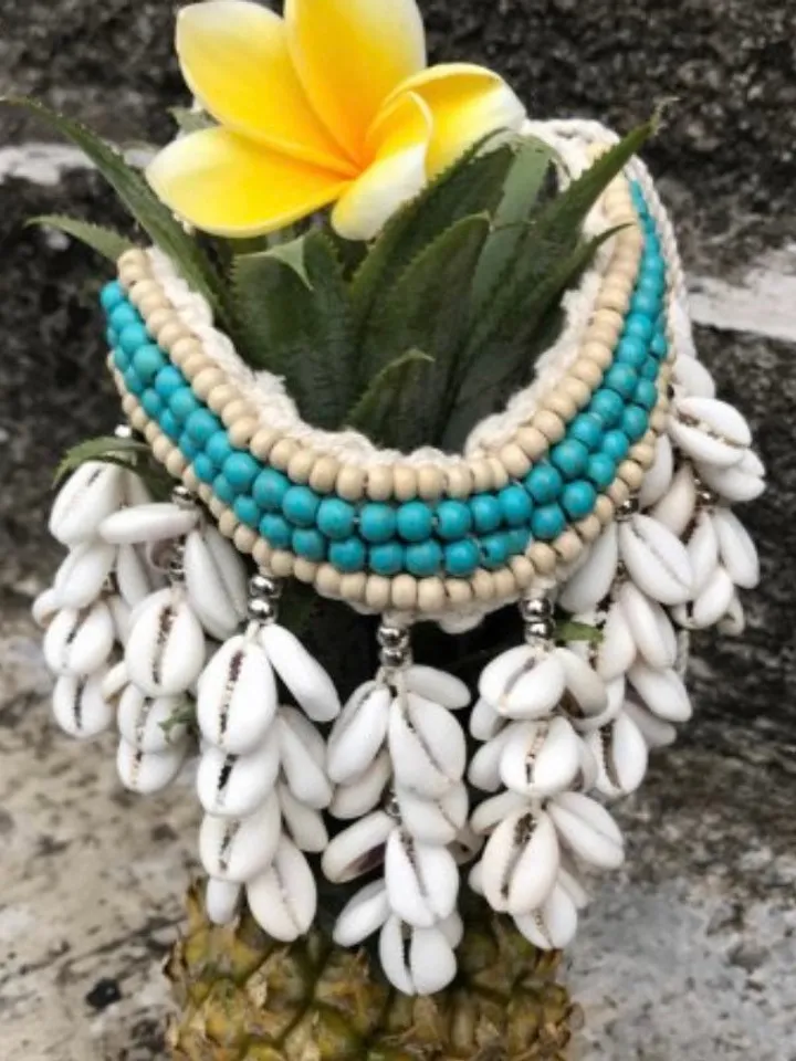 Handmade shell choker necklace macrame, cowrie chocker handmade white turquise, big shell choker, bohemian necklace shells, boho coachella