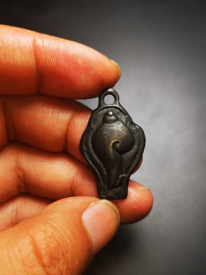 Gandhanra Antique Shankha(Divine Conch) Badge,Tibetan Buddhist Protective Amulet Pendant,Made of Thokcha,60 Years Old