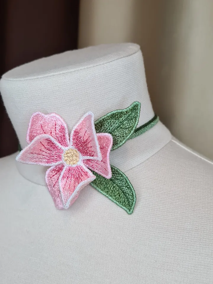 Machine embroidery design for a choker, brooch, head or wrist decoration “Magnolia” using the FSL technique