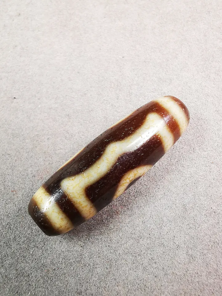 Gandhanra Tibetan 3 Eyed Dzi Bead,Tibetan Chung,Wealth Amulet,Small Size 36*11 mm