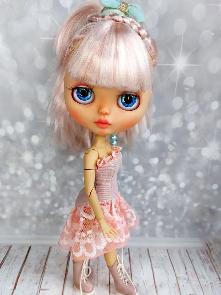 Lovely Blythe doll with delicate pink hair.