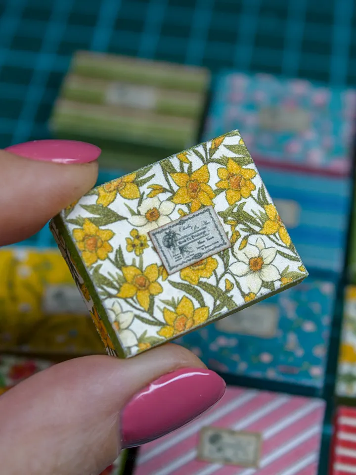 TEMPLATE Miniature retro boxes for 1:12 scale dollhouse
