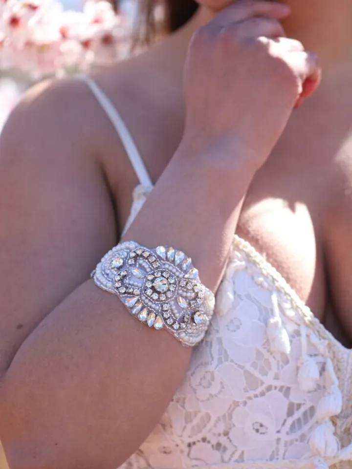Boho Wedding Bracelet, Vintage Bridal Cuff Bracelet, Swarovski Crystal Wedding Cuff Bracelet, Flower Wedding bracelet, Boho Bridal Jewelry