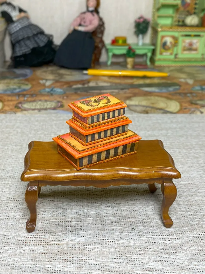 A set of boxes for a doll's house. 1:12.Dollhouse miniature. Accessories for the doll.