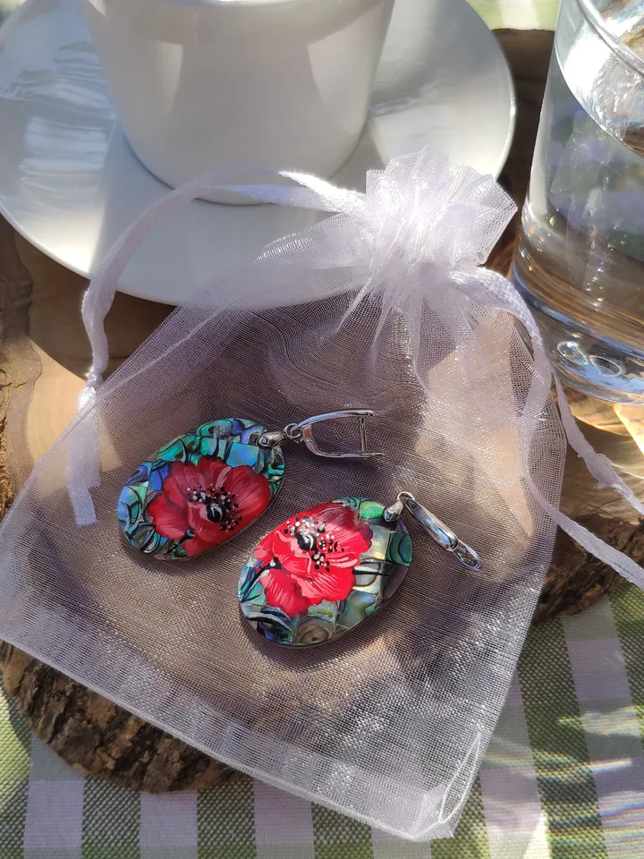 Pearl earrings: Delicate red Poppies flowers painted on Elegant earrings. Aesthetic floral design on unique handmade jewelry. Gift for her