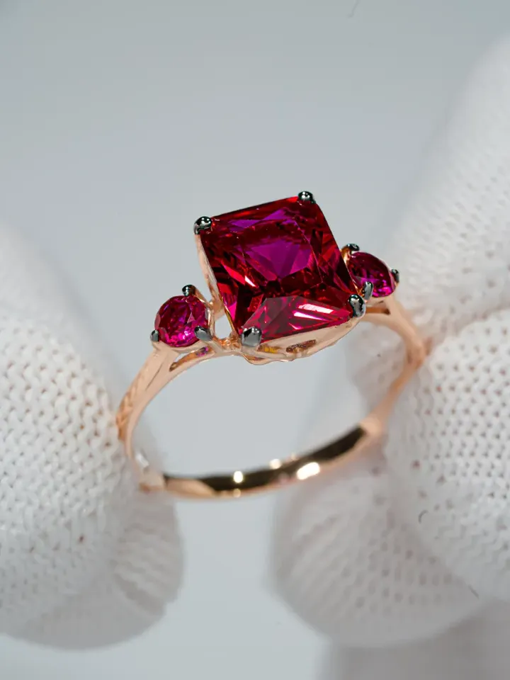Ring made of 925 silver (585 gold coating) with corundum, ruby ​​and pink cubic zirconia