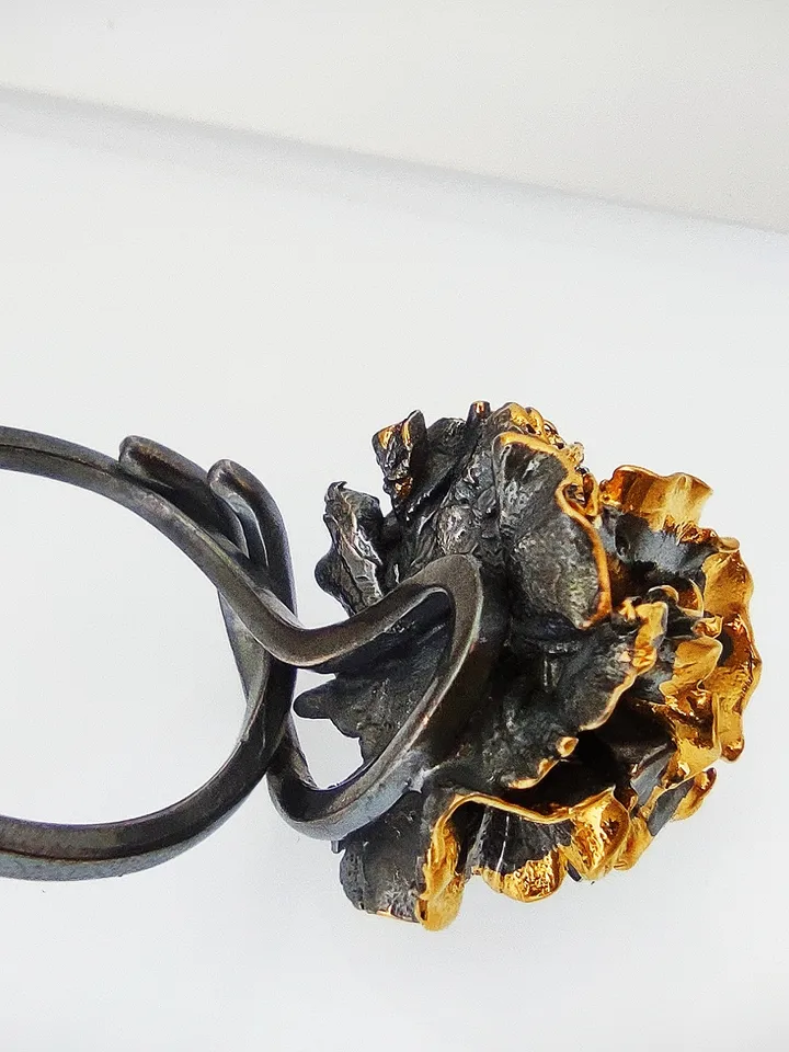Silver ring peony