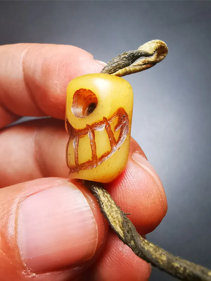 Gandhanra Tibetan Amulet,Yak Bone Carved Skull Sītavana Pendant, Hand-carved Skull Pendant Charm
