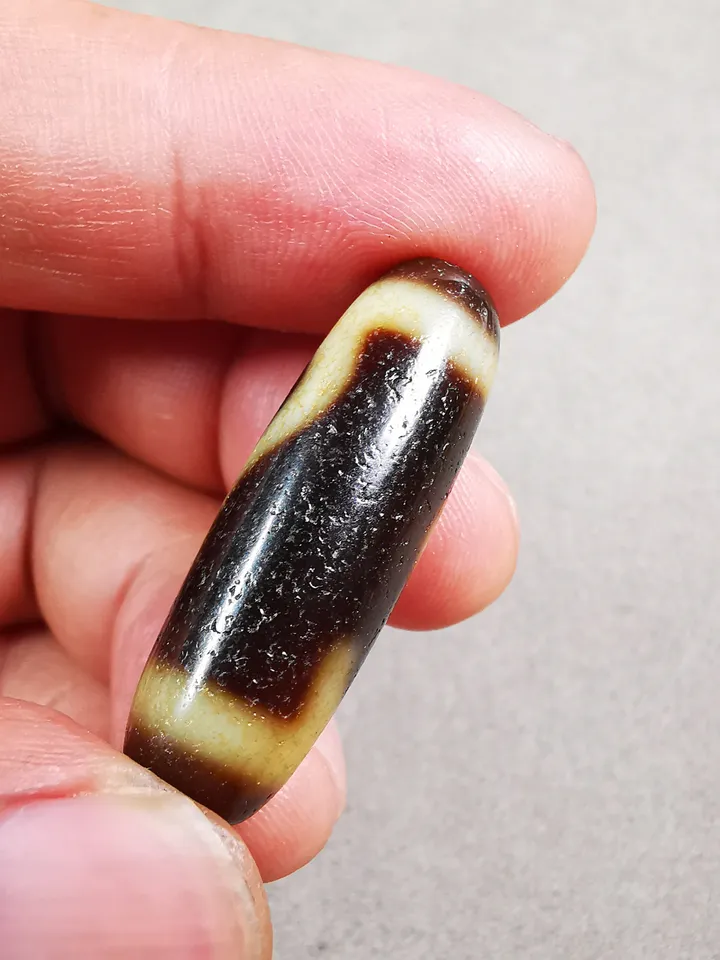 Gandhanra Tibetan RUI Dzi Bead,Tibetan Chung,Wealth Amulet,Small Size 35*11 mm