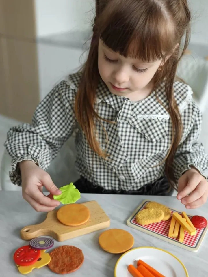 Set of Products for Children's Kitchen Hamburger 28 items