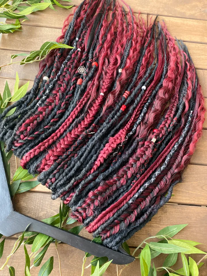 black to burgundy ombre synthetic crochet curly De dreadlocks ready to ship 🖤♥️