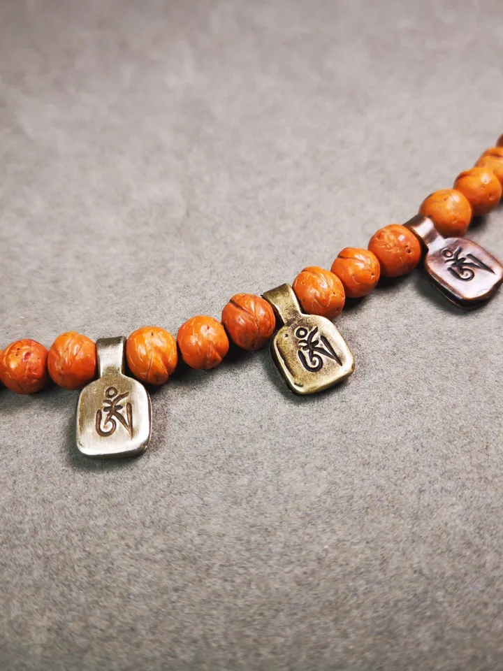 Gandhanra Handmade Buddhist Mala Counter Clip,Bum Counter Clip for Prayer Beads,Om Letter,Mala Accessories