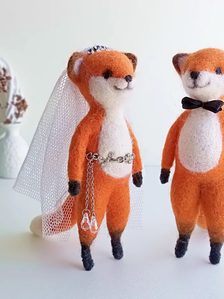 WEDDING GIFT for couple/Wedding cake topper Fox/Animal wedding/Woodland Wedding/Bride & Groom Figurine/Desk Foxy Couple