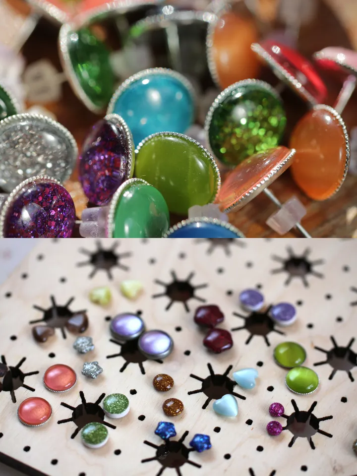 Stud earrings holder