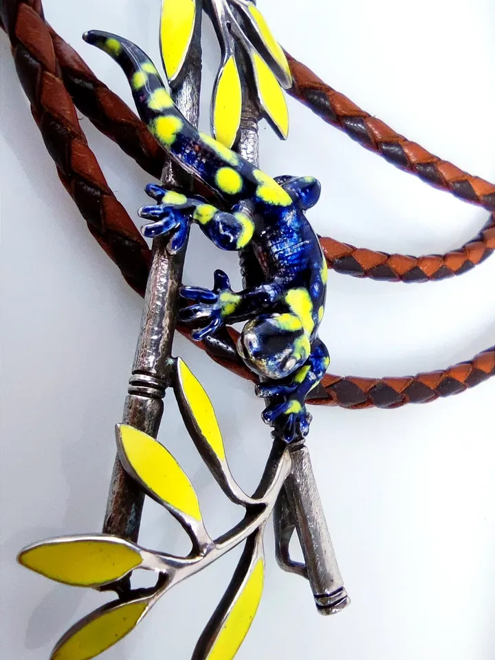 Original pendant - Lizard on a cord