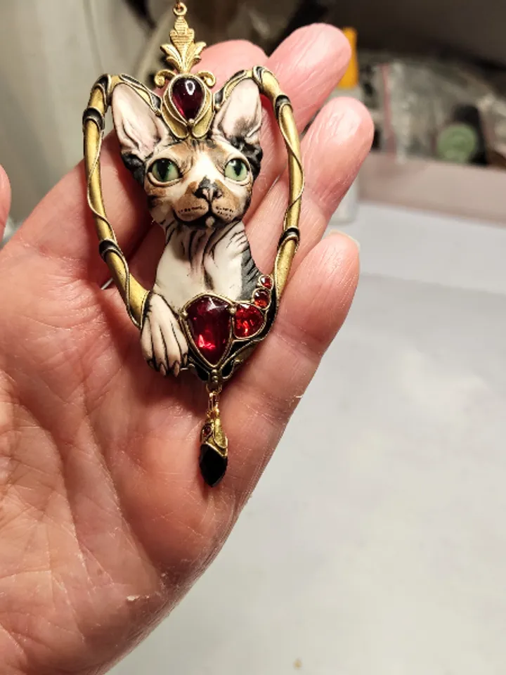 Necklaces and brooches with your pets!