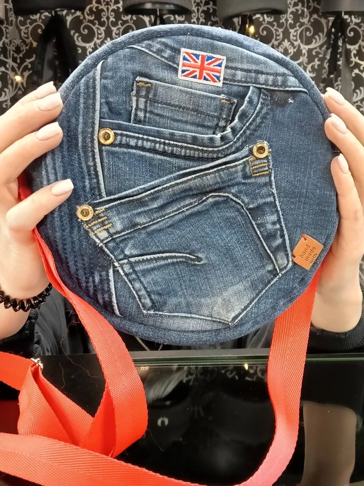 Cute round denim handbag with 5 pockets, adjustable strap and polka dot cotton inside.