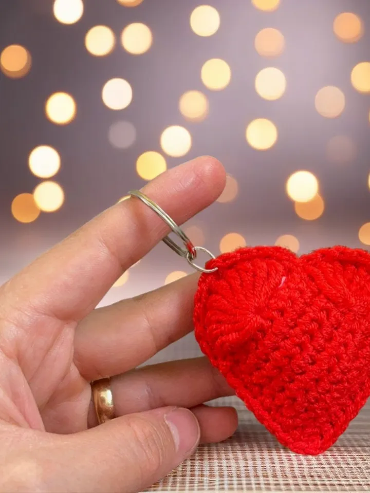 Valentine's Day Crochet Heart Keychain | Cute Amigurumi Heart Pattern | Unique Gift for Her or Couples | Easy Beginner Crochet